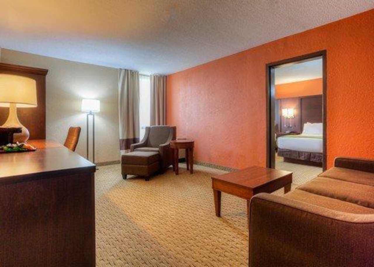 Comfort Inn & Suites Evansville Airport Exterior photo