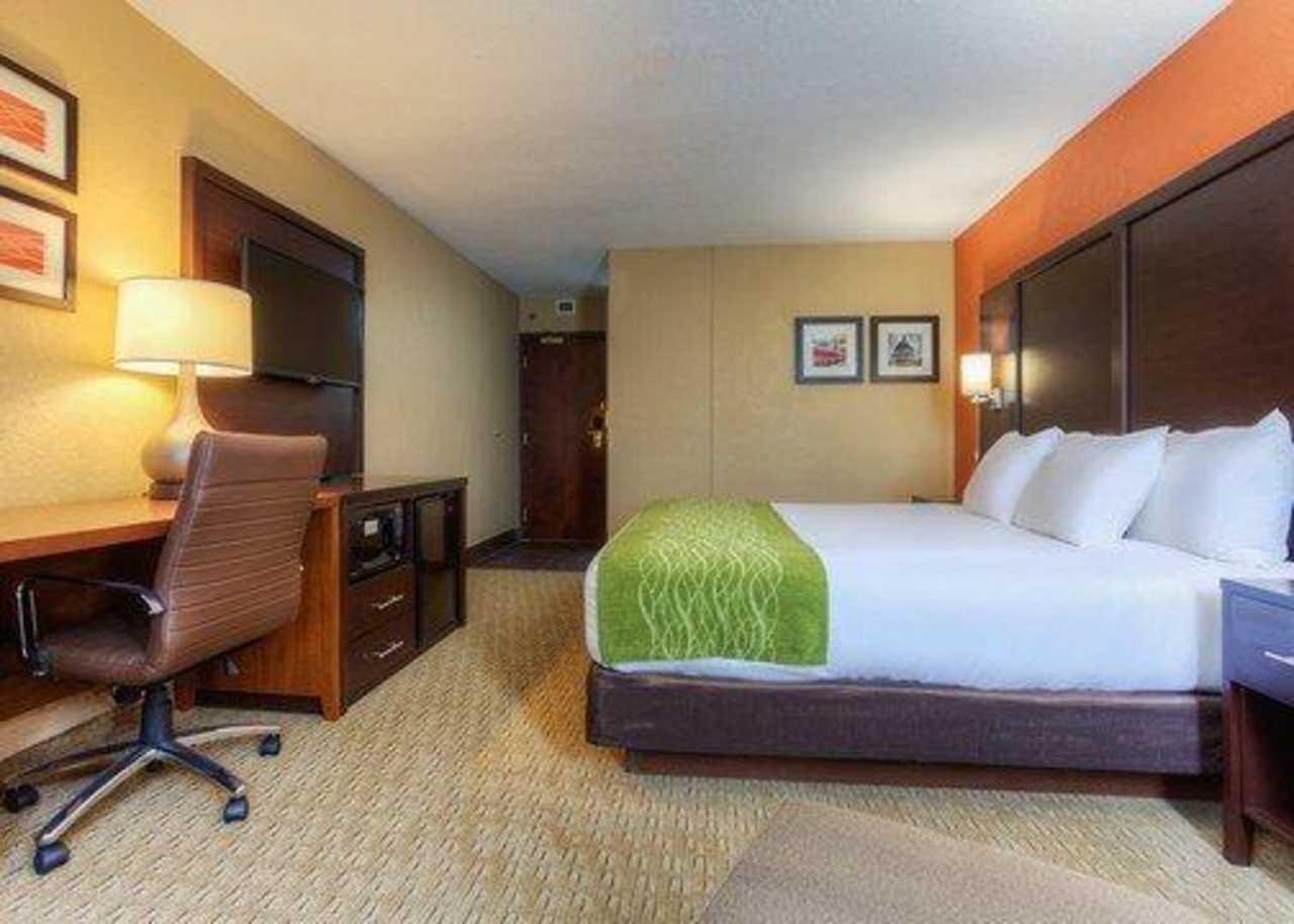 Comfort Inn & Suites Evansville Airport Exterior photo