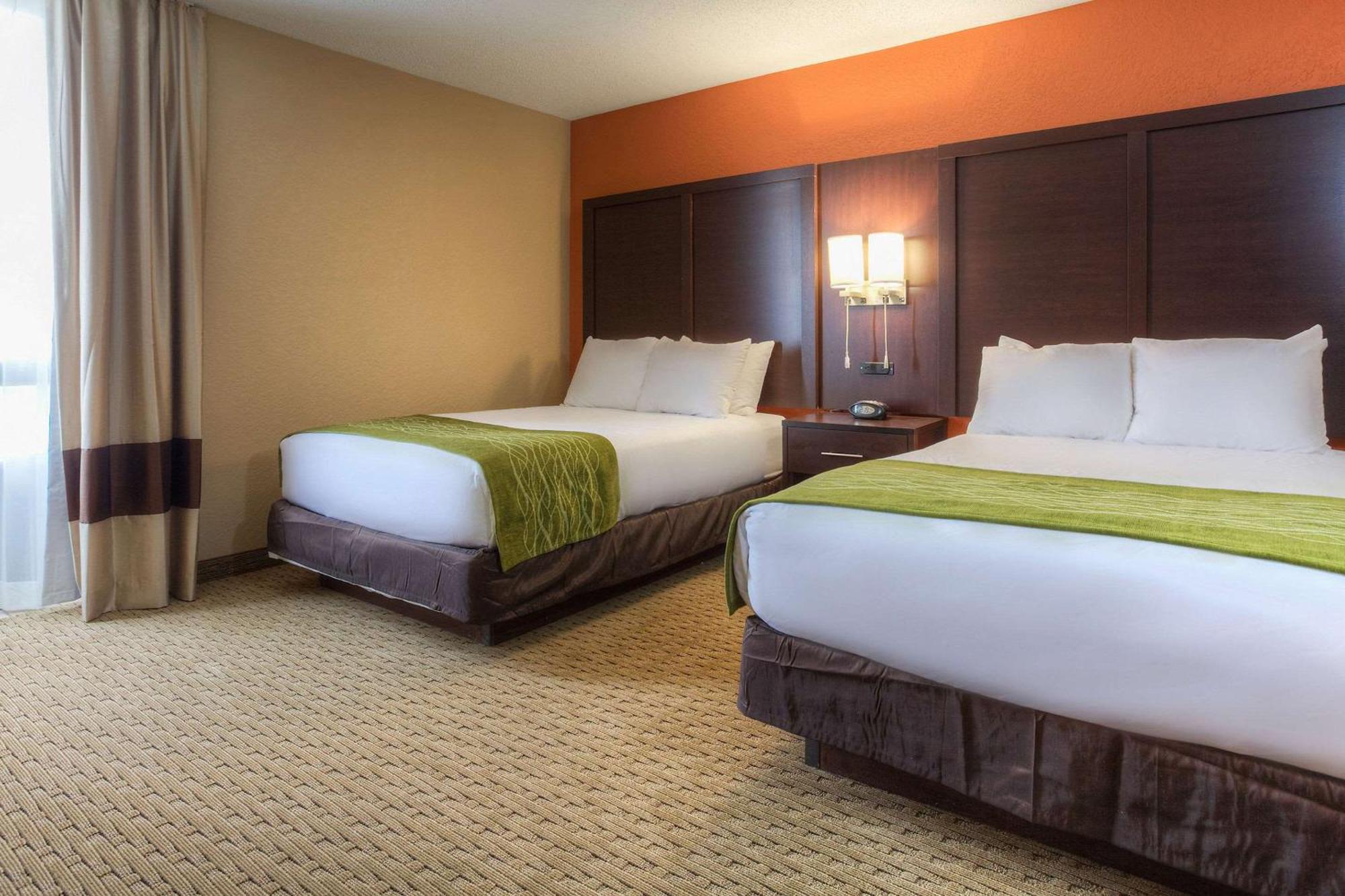 Comfort Inn & Suites Evansville Airport Exterior photo