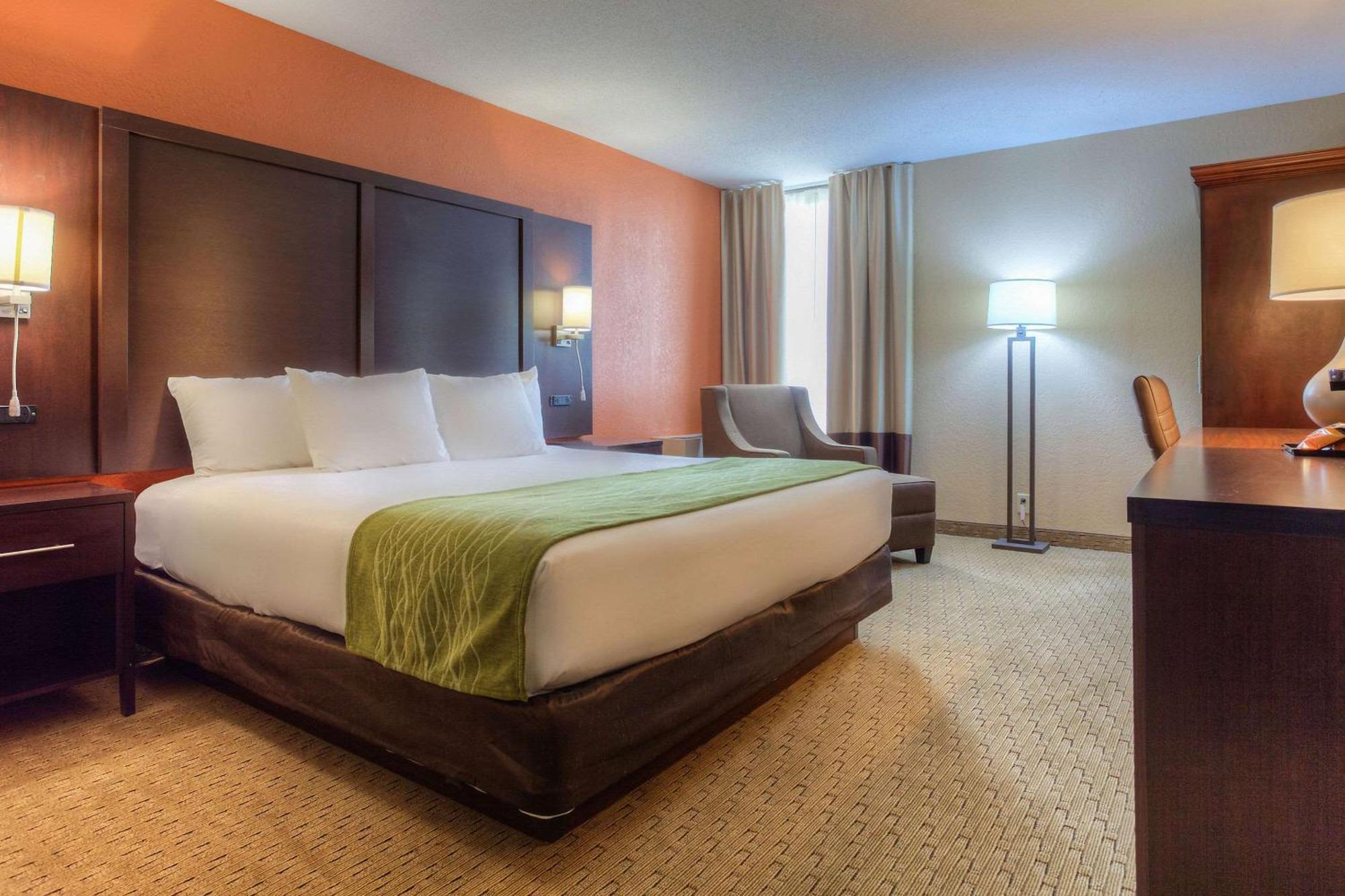 Comfort Inn & Suites Evansville Airport Exterior photo