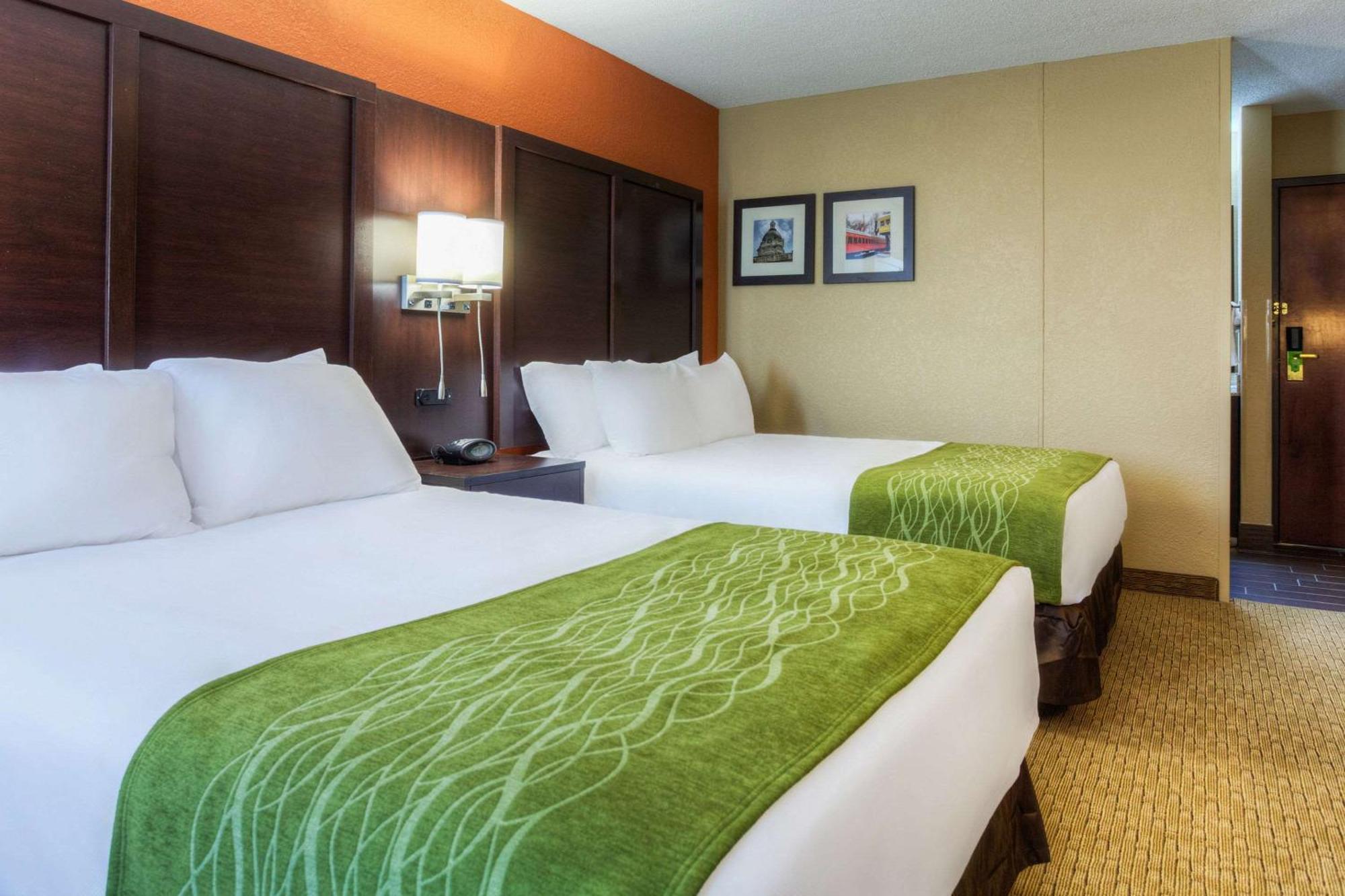 Comfort Inn & Suites Evansville Airport Exterior photo