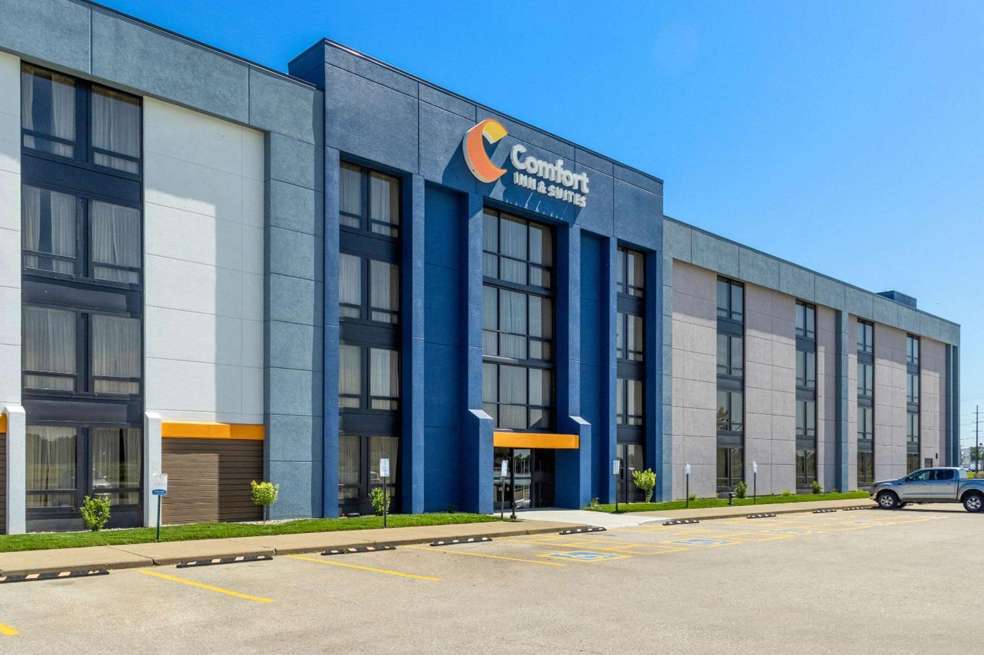 Comfort Inn & Suites Evansville Airport Exterior photo