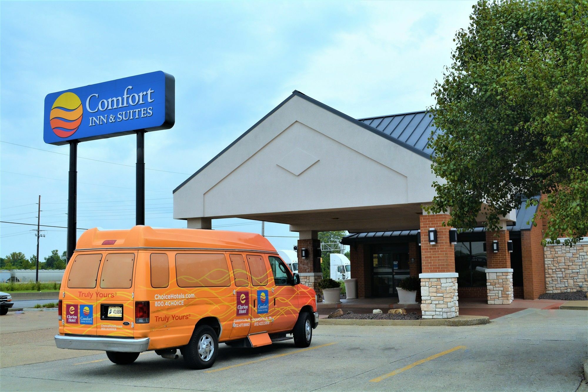Comfort Inn & Suites Evansville Airport Exterior photo