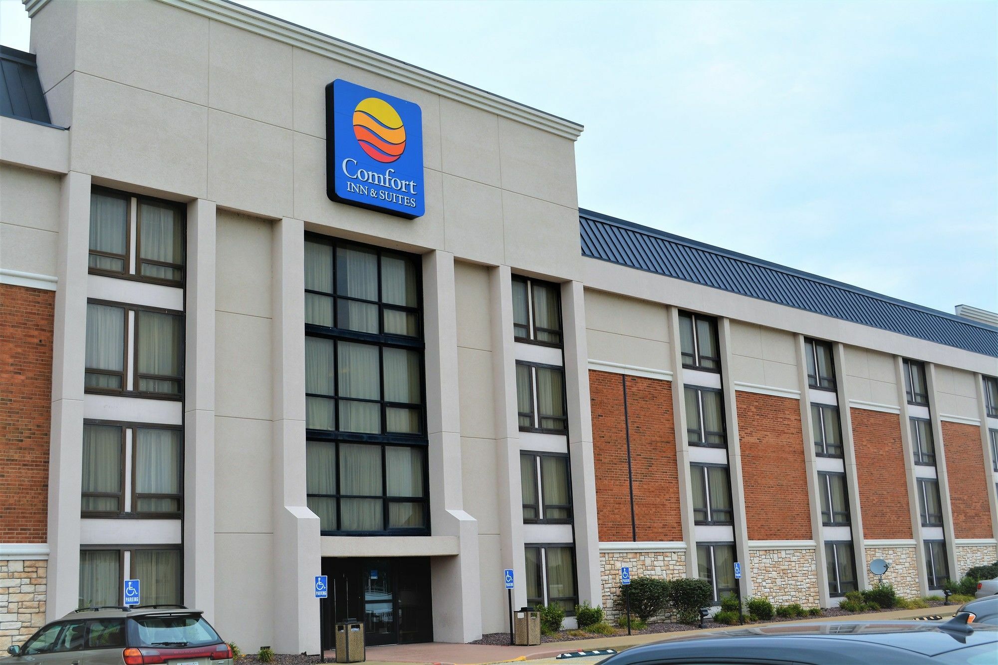 Comfort Inn & Suites Evansville Airport Exterior photo